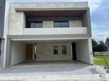 Casa · 380m² · 4 Recámaras · 3 Estacionamientos · Casa en Venta en Pedregal del Huajuco