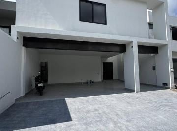 Casa · 350m² · 3 Recámaras · 3 Estacionamientos · Casa en Venta en Amorada Carretera Nacional