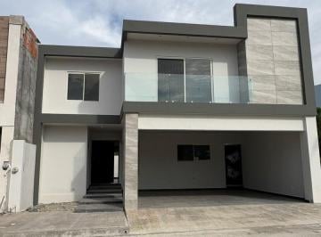 Casa · 310m² · 3 Recámaras · 2 Estacionamientos · Casa en Venta en Aysso
