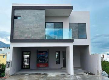 Casa · 295m² · 3 Recámaras · 2 Estacionamientos · Casa en Venta en Alamo Sur