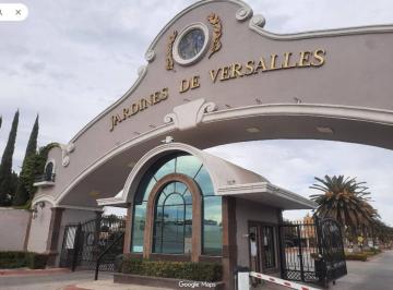 Casa de 3 habitaciones, Saltillo · Casa de 525 m² con 3 Recámaras en Venta en Jardines de Versalles en Saltillo