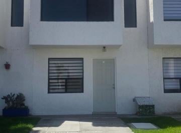 Casa · 94m² · 3 Recámaras · 2 Estacionamientos · Casa en Renta