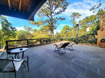 Casa · 667m² · 5 Recámaras · 5 Estacionamientos · Exclusiva Casa en Venta en Avandaro