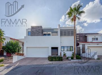 Casa · 437m² · 3 Recámaras · 2 Estacionamientos · Casa en Venta Rincón de Las Lomas II