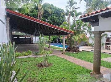 Casa · 300m² · 4 Recámaras · 8 Estacionamientos · Casa en Renta con Alberca en Lomas del Mirador, Cuernavaca