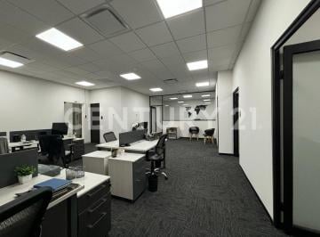 Edificio · 5195m² · 70 Estacionamientos · Edificio de Oficinas en Venta | Chepevera | Monterrey, Nl