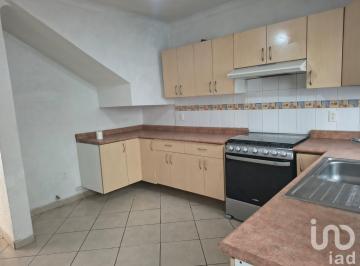 Casa · 137m² · 4 Recámaras · 2 Estacionamientos · Casa en Venta en Los Mezquites, San José de Los Olvera, Corregidora, Querétaro