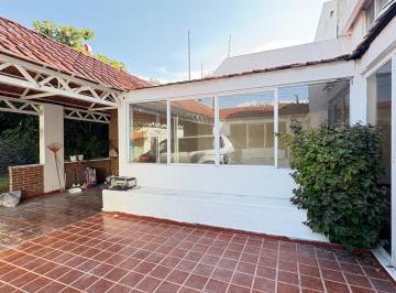 Casa · 355m² · 4 Recámaras · 4 Estacionamientos · Se Renta Amplia Casa con Jardín Para Comercio, en Constitución, Pachuca, Hidalgo