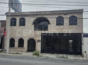Casa · 450m² · 4 Recámaras · 2 Estacionamientos · Casa en Venta | Las Torres | Monterrey, Nl