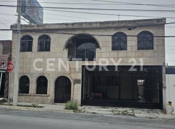Casa · 450m² · 4 Recámaras · 2 Estacionamientos · Casa en Venta | Las Torres | Monterrey, Nl