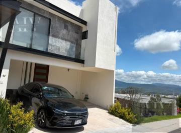 Casa · 3 Recámaras · 2 Estacionamientos · Casa - Fraccionamiento Zibatá