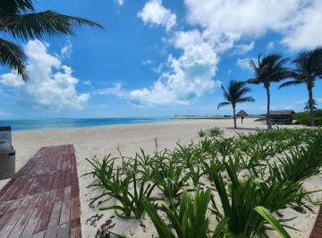 Departamento · 220ha · 2 Recámaras · 2 Estacionamientos · Dept Penthouse en Venta en Cancun Playa Privada y Amenidades Tipo Resort 2 Rec