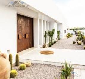 Casa · 140m² · 4 Recámaras · 3 Estacionamientos · Casa en Venta en Benito Juarez, con Alberca