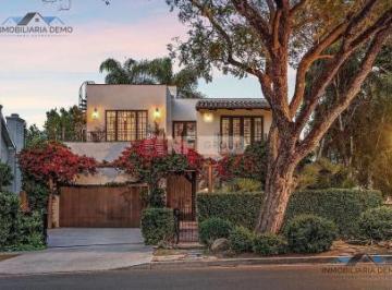 Casa · Venta de Casa en Av Nogales con Balcon