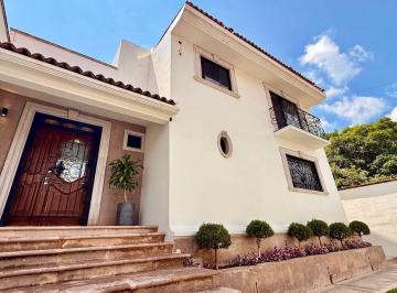 7c2185dcb44031ac3f7836894652742483cf9b0f0a060cf52b46bdbbec97b0ae · Casa Residencial en Venta en Marfil con Alberca