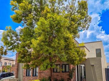 Casa en condominio de 3 habitaciones, San Miguel de Allende · Casa de Revista en Oleo Club de Golf Zirándaro