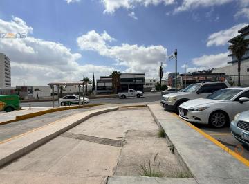 Local comercial · 41m² · 6 Estacionamientos · Espacio Comercial Versatil con Alta Visibilidad 35 m² Foodtrucks en Plaza Chapultepec Slp