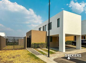 f58ffbd57fe027627139e77160ebbb72c8b6d7866042bff8b9a059873a0687b2 · Rento Casa en Inspira con Enorme Jardín en Esquina