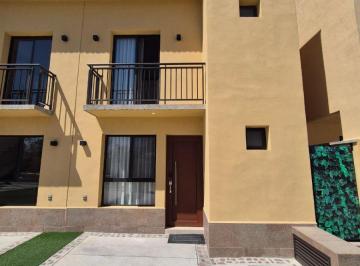 Casa de 2 habitaciones, León · Casa Al Sur de La Ciudad Cerca Hospitales Universidades y de Plaza Altacia