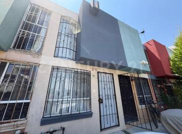 Casa · 72m² · 2 Recámaras · 2 Estacionamientos · Casa en Renta en Privada - Los Heroes