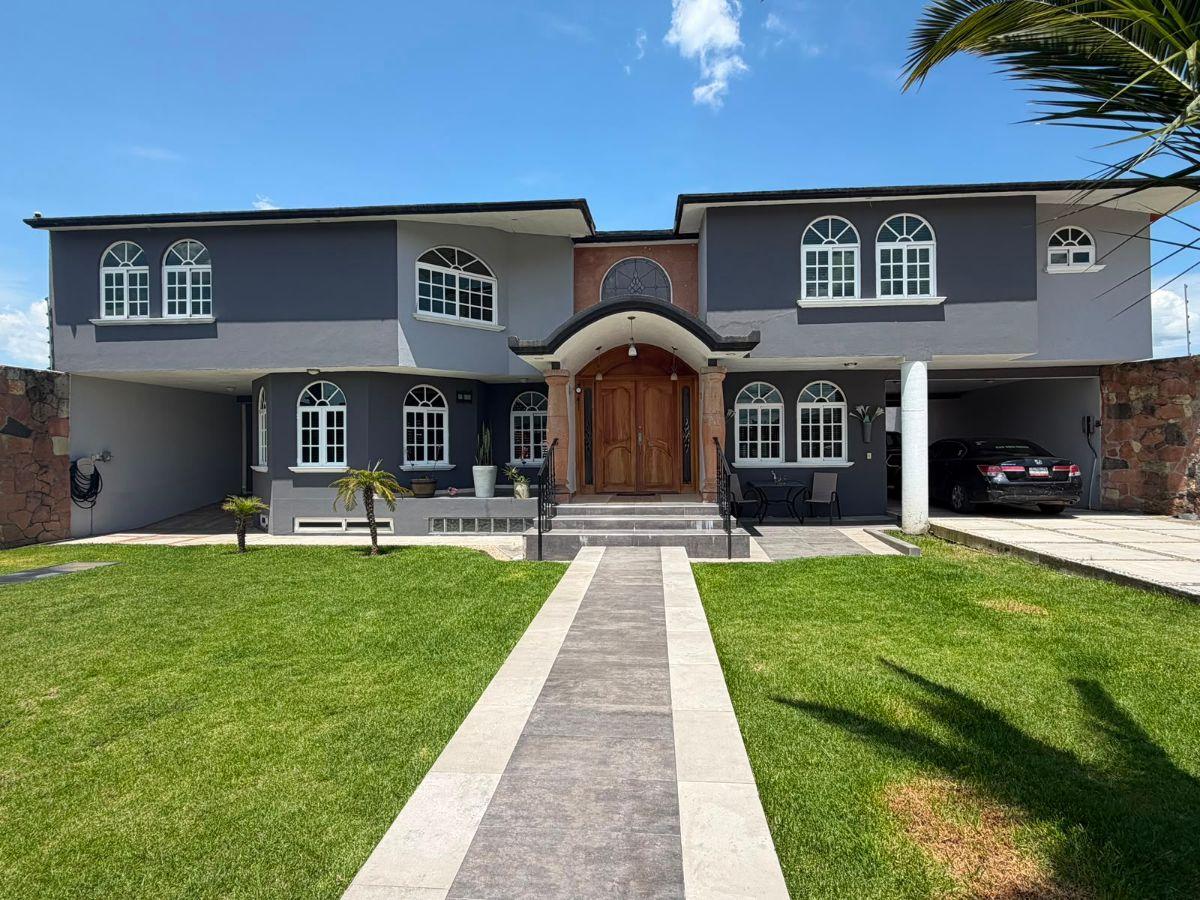 Casa en Venta Dentro de Privada en Cacalomacan