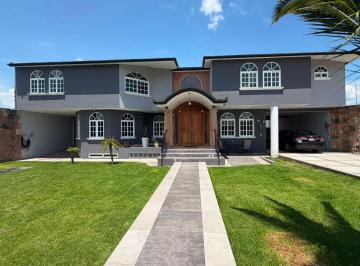 Casa de 5 habitaciones, Toluca · Casa en Venta Dentro de Privada en Cacalomacan