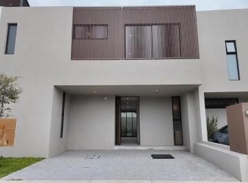 Casa · 241m² · 3 Recámaras · 3 Estacionamientos · Casa en Reserva Juriquilla