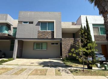 Casa de 4 habitaciones, Zapopan · Casa en Renta Virreyes Coto con Amenidades Seguridad