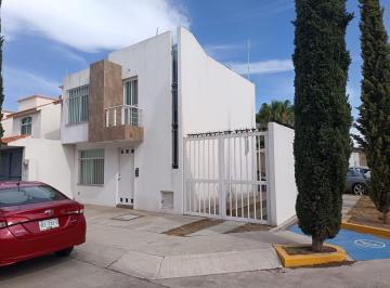 Casa · 90m² · 2 Recámaras · 1 Estacionamiento · Casa en Venta en Paseo de Las Arboledas 2