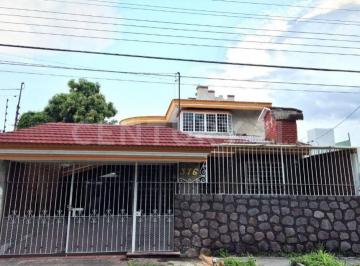 Casa · 277m² · 4 Recámaras · 2 Estacionamientos · Casa en Venta en Jardines de Vista Hermosa, Colima, Colima