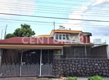 Casa · 277m² · 4 Recámaras · 2 Estacionamientos · Casa en Venta en Jardines de Vista Hermosa, Colima, Colima
