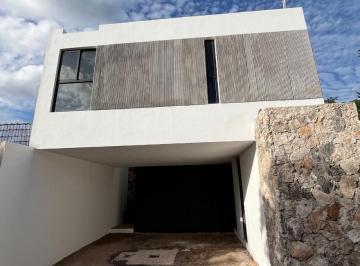 Casa en condominio · 274m² · 3 Recámaras · 2 Estacionamientos · Venta Casa de 3 Recámaras con Piscina en Privada en Temozón Norte