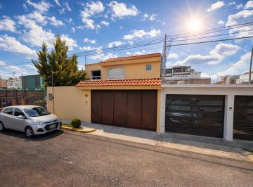 Casa de 4 habitaciones, Toluca · Venta de Casa en Colonia Morelos, Toluca de Lerdo, Estado de Mexico