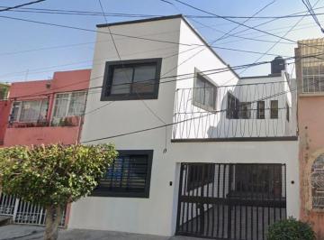Casa de 3 habitaciones, Iztapalapa · Casa de 120 m² con 3 Recámaras en Venta en Héroes de Churubusco