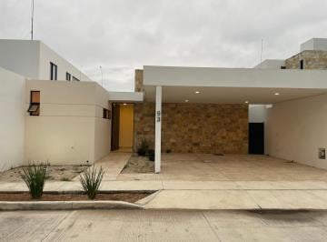 Casa en condominio · 227m² · 3 Recámaras · 2 Estacionamientos · Venta Casa de 1 Piso 3 Recamaras y Alberca en Privada Amidanah con Amenidades Temozon Norte