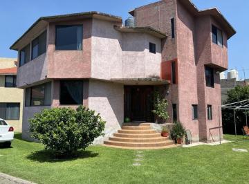 8d6ab27ee2e9edde75e32db46a7f6e2cc7a52c3cb88f8600e11a40c4b4028dc3 · Casa en Venta en Tlalpan, Amplia, Iluminada y con Jardín