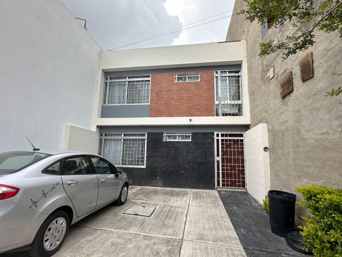 Ground-Floor Studio Near ITESO and Home Depot Las Fuentes, 1 Bedroom, Utilities Included