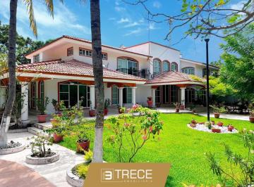 Casa · 800m² · 3 Recámaras · 3 Estacionamientos · Casa en Venta Boca del Río, Boca del Río, Veracruz