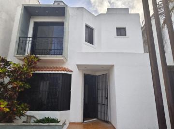 Casa de 3 habitaciones, Solidaridad · Casa en Renta La Toscana Playa del Carmen, Quintana Roo