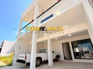 Casa de 3 habitaciones, Fortín · Vendo Casa Nueva de 3 Niveles en Fraccionamiento Privado en Fortín.