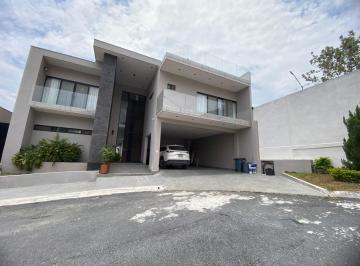 Casa · 420m² · 3 Recámaras · 2 Estacionamientos · Venta Casa de 3 Niveles con Alberca en Fracc. Bosques de Las Misiones, Carretera Nacional Monterrey