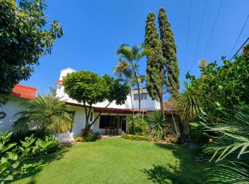 Casa de 5 habitaciones, Cuernavaca · Residencia en Venta en Zona Dorada de Cuernavaca