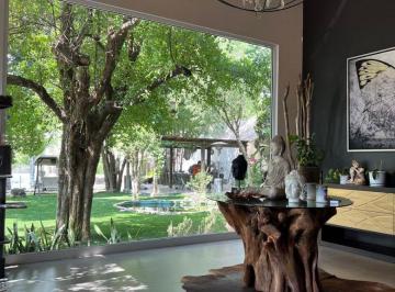 Casa de 5 habitaciones, Monterrey · Y Si Tu Próximo Hogar También Te Genera Ingresos? Excelente Oportunidad en Los Cristales