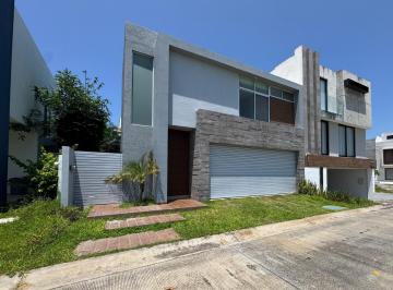 Casa · 238m² · 3 Recámaras · 2 Estacionamientos · Casa en Punta Tiburon con Alberca y Paneles en Renta