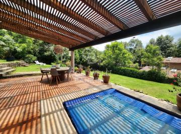 Casa · 1430m² · 7 Recámaras · 7 Estacionamientos · Dos Propiedades, un Solo Hogar en El Club de Golf Avándaro