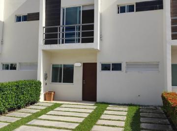 Casa en condominio · 178m² · 3 Recámaras · Casa en Venta en Long Island Cancún de 3 Recámaras con Alberca