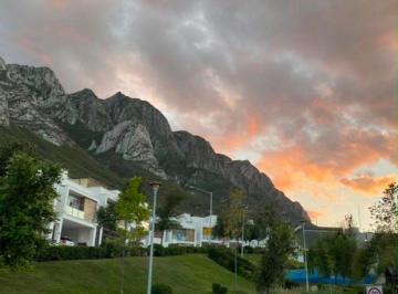 Casa de 3 habitaciones, Santa Catarina · Casa en Renta en Privada con Casa Club y Alberca