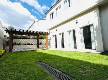 Casa en condominio de 4 habitaciones, Atizapán de Zaragoza · Casa de 500 m² con 4 Recámaras en Renta en Bosque Esmeralda