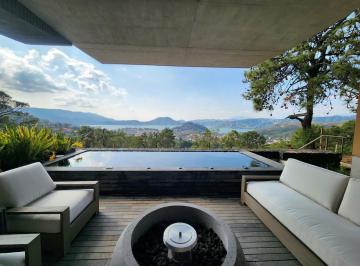 Casa · 331m² · 3 Recámaras · 2 Estacionamientos · Casa en Venta, con Vista Al Lago en Valle de Bravo