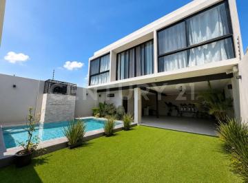 Casa · 195m² · 3 Recámaras · 2 Estacionamientos · Casa en Venta en Tonalá (Coyula) con Terraza de Eventos